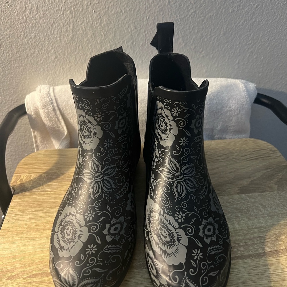 Capelli of New York Black Floral Rain Boots